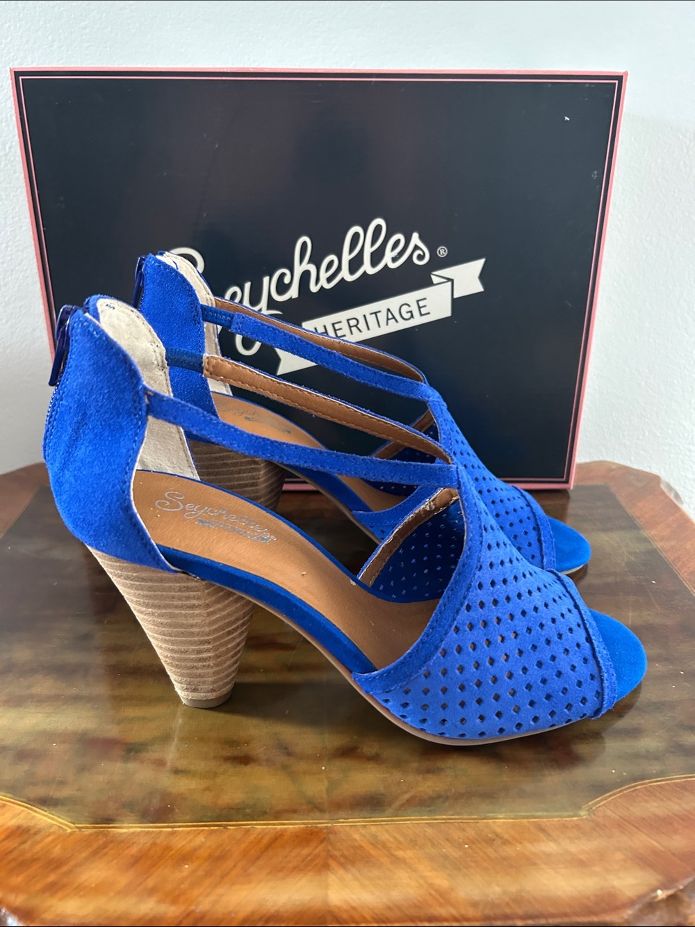 Seychelles Heritage Gamble Cone Heeled Sandal in Electric Blue Suede sz 7.5 - Picture 7 of 11